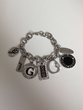 Guess Charm Bracelet Silver Tone With 6 Guess Charms, 7"
